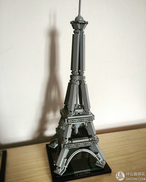 21019 The Eiffel Tower